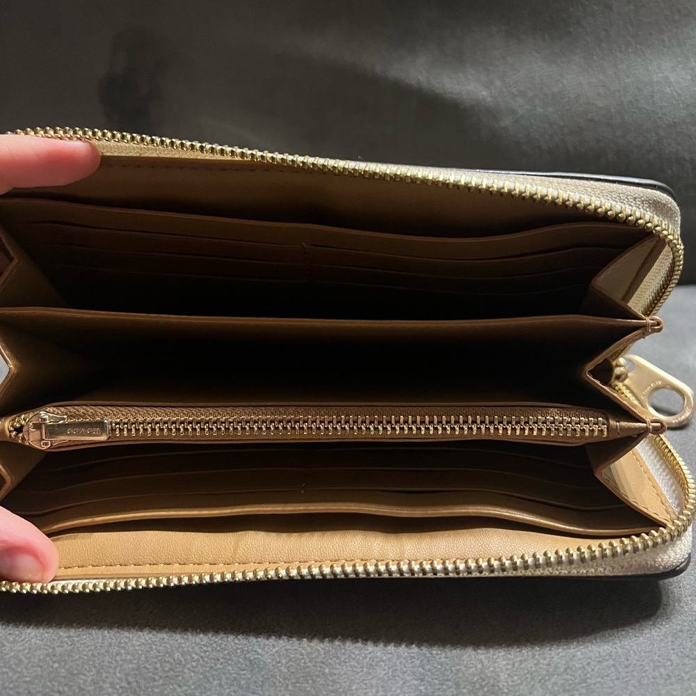 Coach Wallet - Picture 8 of 10